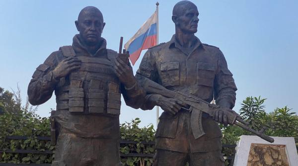 ramasitele gruparii wagner si fiul lui evgheni prigojin si au facut un imperiu al drogurilor in africa