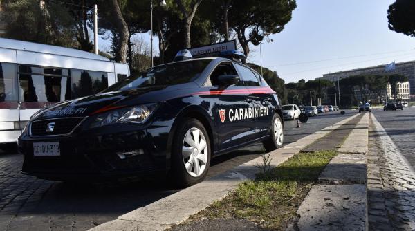 trei romani anchetati in italia pentru o frauda de 9 milioane de euro au fost sechestrate 26 de case si 17 masini de lux