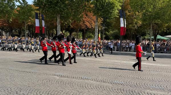 trupe europene participa la parada de pe champs elysees in semn de unitate pentru ucraina sunt prezenti liderii coalitiei de vointa