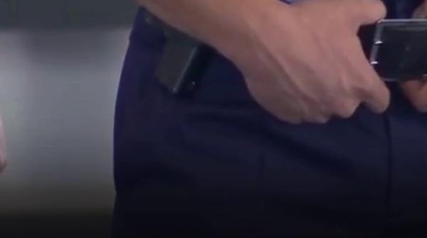 Un polițist și-a amanetat laptop-ul de serviciu ca să joace la păcănele