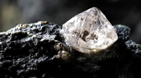 cel mai mare producator de diamante din africa opreste activitatea la cea mai mare mina din africa de sud