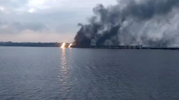 rusia se confrunta cu propria criza ormuz dupa ce ucraina a fortat inchiderea unei stramtori strategice din marea neagra