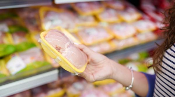 alerta alimentara sute de kilograme de carne de pui cu salmonella si hering infestat cu anisakis au fost retrase de la vanzare