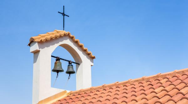 o femeie din franta s a plans ca nu putea dormi din cauza clopotelor bisericii instanta a decis oprirea acestora pe timpul noptii