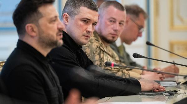 pare o tradare decizia lui zelenski de a l demite pe ministrul reformist al apararii mihailo fedorov provoaca revolta la kiev