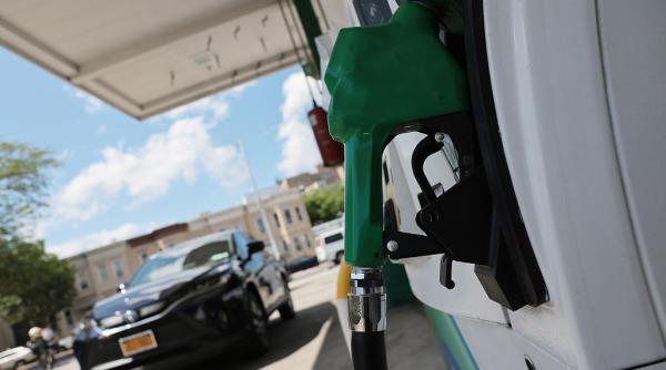 trei scenarii pentru pretul petrolului in urmatoarele doua saptamani chisalita motorina ar putea depasi 10 lei litru in septembrie