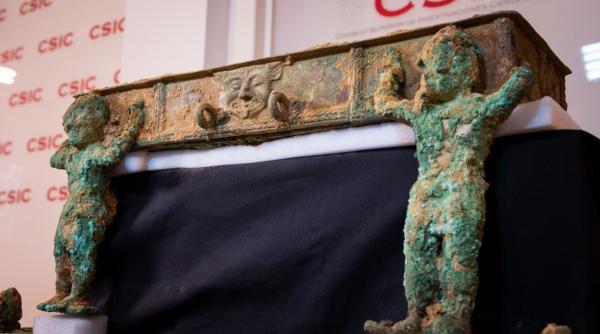 car antic fara egal descoperit printre vestigiile unui popor misterios care si a incendiat propriile cladiri apoi a disparut complet