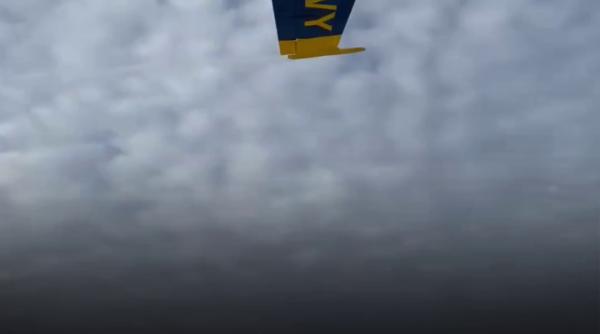 „Cel mai jos zbor pe care l-am văzut vreodată”. Blue Angels au zburat la joasă altitudine deasupra unei plaje