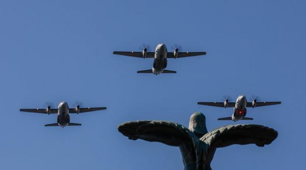 de ce se aud avioane de lupta astazi in bucuresti anuntul facut de fortele aeriene