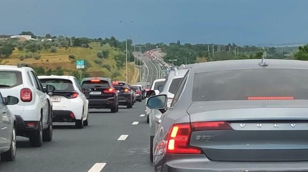 o persoana a murit iar alte trei au fost ranite intr un accident rutier pe a2 in drumul spre mare s a format o coada de 3 km
