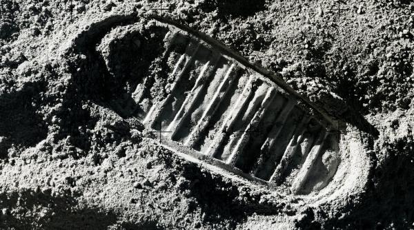 din laborator direct pe luna un ciment creat din praf lunar a rezistat sase luni in spatiu si a devenit chiar mai rezistent
