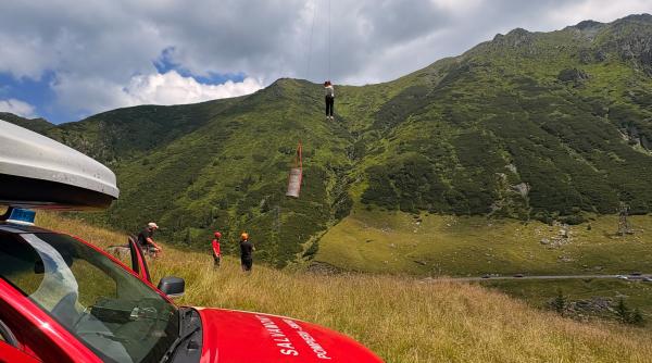foto si video telecabina de la balea s a defectat 18 turisti sunt coborati cu ajutorul unor cabluri speciale