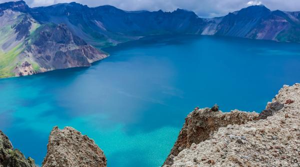 lacul ceresc cel mai adanc lac din china se afla pe varful unui vulcan colosal si apartine in cea mai mare parte coreei de nord