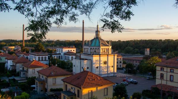 proprietarul unei fabrici a construit un oras pentru angajatii sai fiecare familie a primit o casa cu gradina