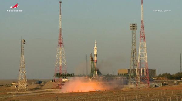 rusii au lansat pe orbita o racheta soiuz cu o reclama la bautura energizanta pe ea moscova a reluat o veche traditie sovietica