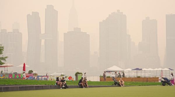 trump ameninta canada cu noi tarife vamale din cauza incendiilor care trimit aer murdar si poluat in orasele americane