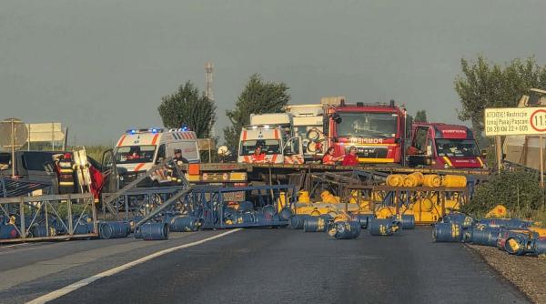 accident grav in neamt intre un camion si o masina sase raniti dintre care trei copii soseaua e plina de butelii