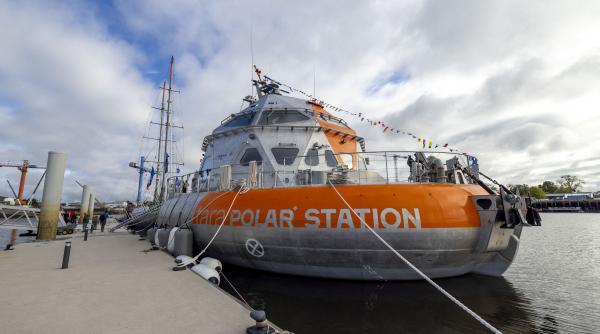 prima expeditie tara polar station o statie plutitoare pleaca spre polul nord cu cercetatori din 12 tari