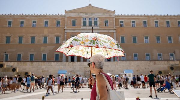 turistii romani din grecia vor infrunta primul val de canicula care loveste tara in acest an temperaturile urca pana la 41 de grade