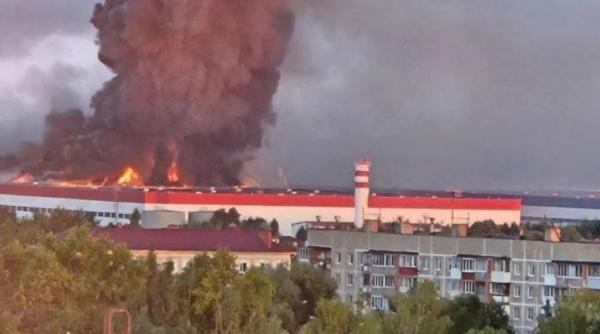 ucraina a bombardat din nou amazonul lui putin dar si un depozit de petrol din rusia peste 400 de drone au fost lansate