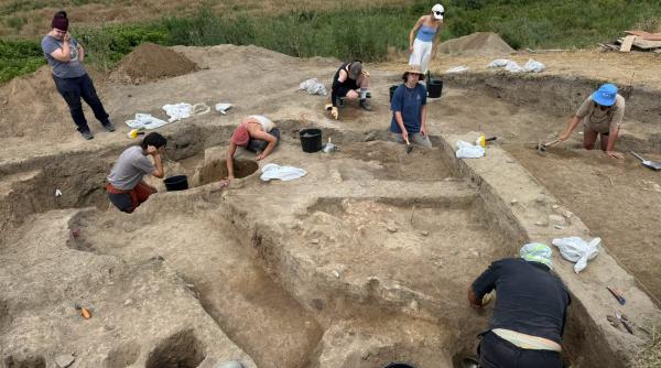 descoperire arheologica spectaculoasa langa bucuresti o locuinta veche de 6 500 de ani din cultura gumelnita a fost scoasa la iveala