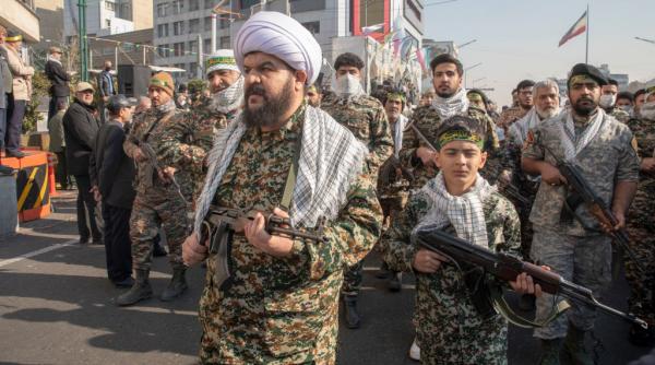 iranul spune ca si va bombarda propriul teritoriu daca va fi invadat de sua cresc temerile ca urmeaza o invazie iraniana in kuweit