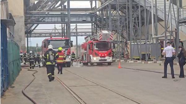 explozie urmata de incendiu la o fabrica de produse din lemn din brasov