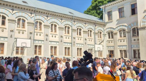 la ce licee au fost repartizati elevii care au avut media 10 trei dintre cei opt vor invata la acelasi liceu din bucuresti