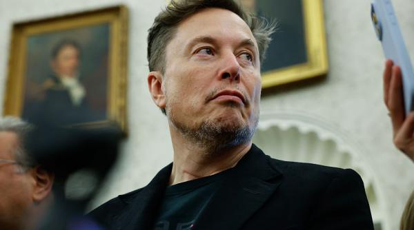 elon musk crede ca lucrurile pe care le face sunt atat de absurde incat e greu de crezut ca sunt reale