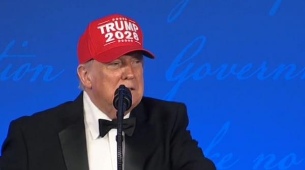 presedintele sua a aparut cu o sapca trump 2028 a spus ca vrea 4 mandate si i a avertizat pe ziaristi dupa ce plec veti fi faliti