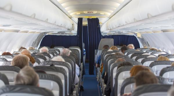 un barbat si a uitat portofelul intr un avion de pe aeroportul din bari doua zile mai tarziu l a gasit la sute de kilometri distanta