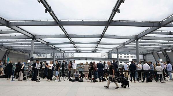 al doilea cel mai aglomerat aeroport din marea britanie nu are apa calatorii nu pot folosi toaleta si nu se pot spala pe maini