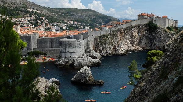 destinatia din balcani preferata de multi romani pentru vacante a devenit mai scumpa decat spania si grecia isi pierde avantajul
