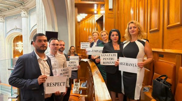 legea salarizarii scoate angajatii in strada medicii intra de marti in greva generala la parlament vor fi proteste toata saptamana
