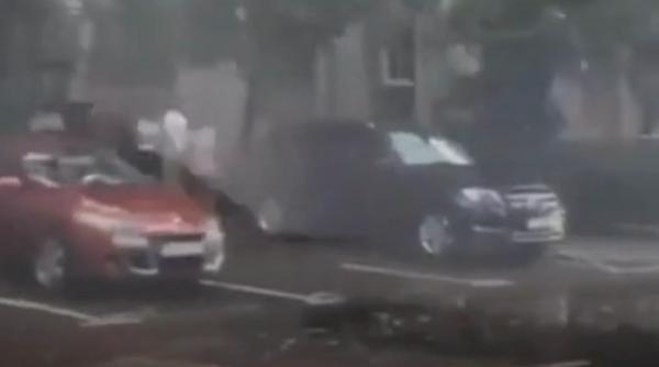 Noi Coduri galbene de ploi și vijelii, valabile până marți seară. Luni, jumătate de țară este sub avertizare
