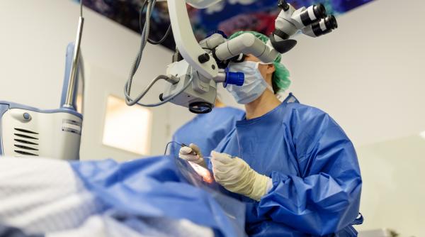 procedura medicala realizata in premiera in italia o femeie si a recapatat vederea pierduta dupa un grav accident de masina