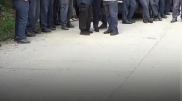  Protest la Uzina Mecanică Plopeni. Se cere plecarea acasă a ,,specialilor" 