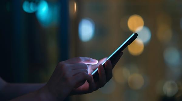 termenul limita de plata este 28 iulie o noua tentativa de frauda prins sms cu taxe de parcare false avertismentul dnsc