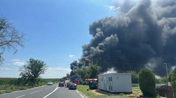 incendiu puternic in constanta pe dn2a dupa impactul dintre o autocisterna cu benzina si un buldoexcavator