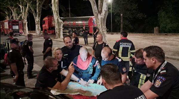 misiunea pompierilor romani in franta a fost prelungita cu doua saptamani unde intervin salvatorii pentru stingerea incendiilor