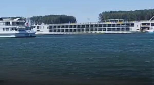 Un vas de croazieră din Elveția a eșuat în zona localității Gârla Mare, din cauza nivelului scăzut al Dunării