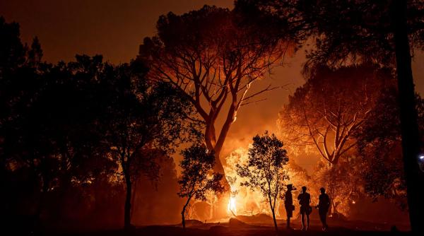 alti 40 de pompieri romani pleaca in franta pentru a ajuta la stingerea incendiilor uriase de vegetatie