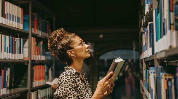 o carte imprumutata de la biblioteca din australia a fost returnata dupa 150 de ani unde a fost gasita