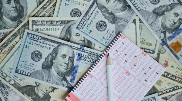 un american si a luat bilet la loto cu 5 dolari si tocmai a castigat 800 de milioane numerele norocoase si cum se joaca mega millions