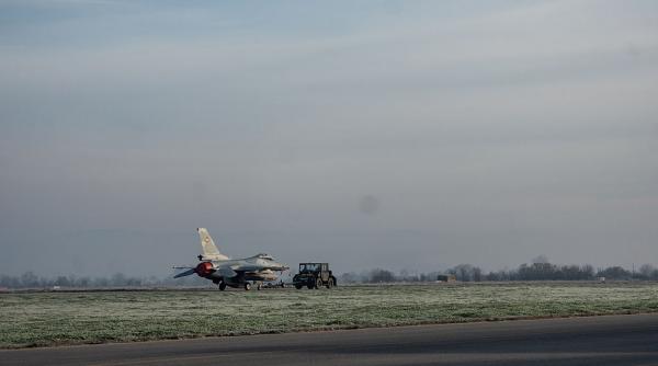 un avion f 16 s a prabusit in timpul unei misiuni in care urmarea tinte aeriene rusesti anunta armata ucraineana