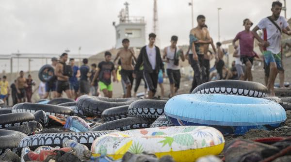 aproape jumatate dintre migrantii care au trecut in ceuta s ar fi intors de bunavoie in maroc