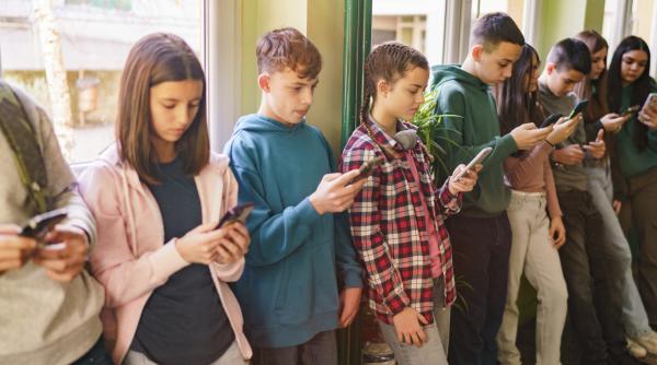 esec in australia au interzis accesul la retelele sociale pentru copiii sub 16 ani dar nu s a schimbat nimic
