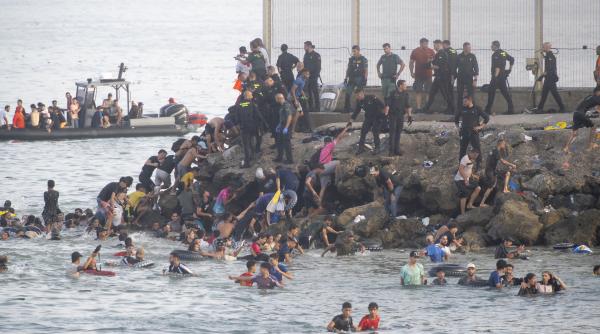 cum s ar fi mobilizat zeci de mii de migranti spre ceuta harti si zvonuri false au fost distribuite pe grupuri de facebook si tiktok