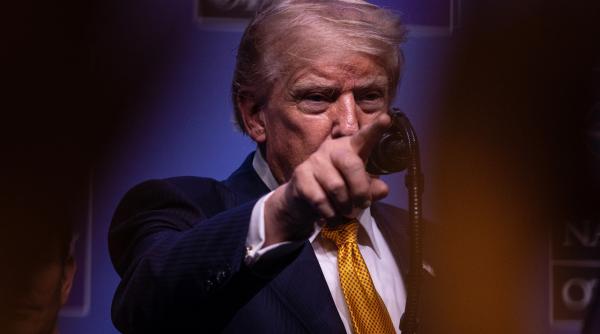 sua isi indeamna cetatenii sa plece din orientul mijlociu fiti pregatiti de o escaladare trump a amenintat ca va lovi iranul