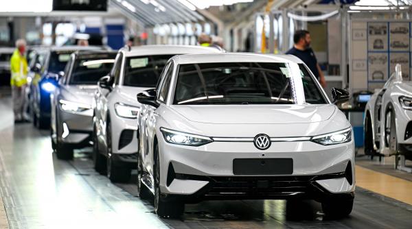 Sute de manageri au rămas fără locuri de muncă după concedierile de la VW, Mercedes, BMW și Porsche.
